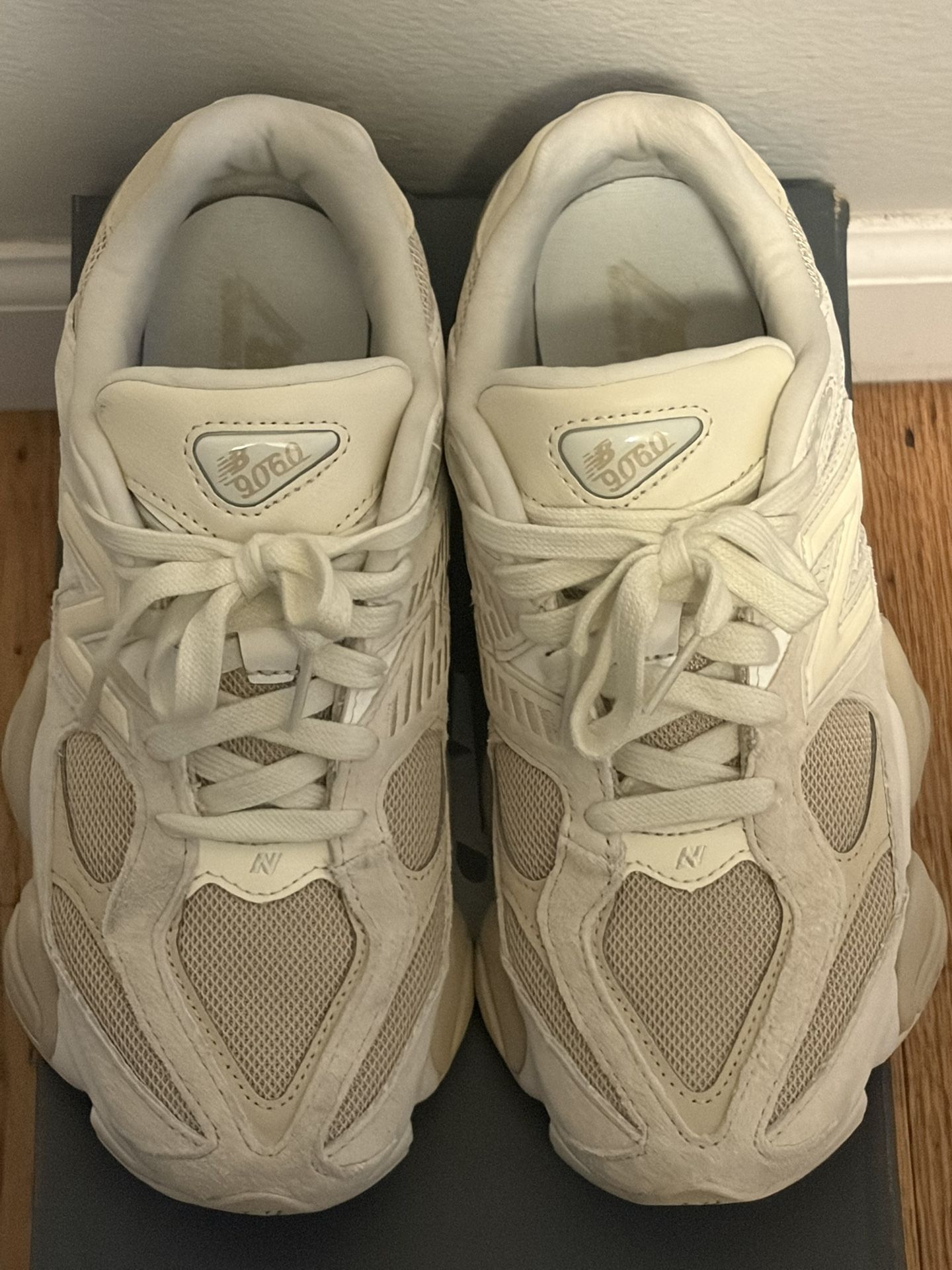New Balance 9060 Beige/White U9060SS Women’s Size 8 RARE