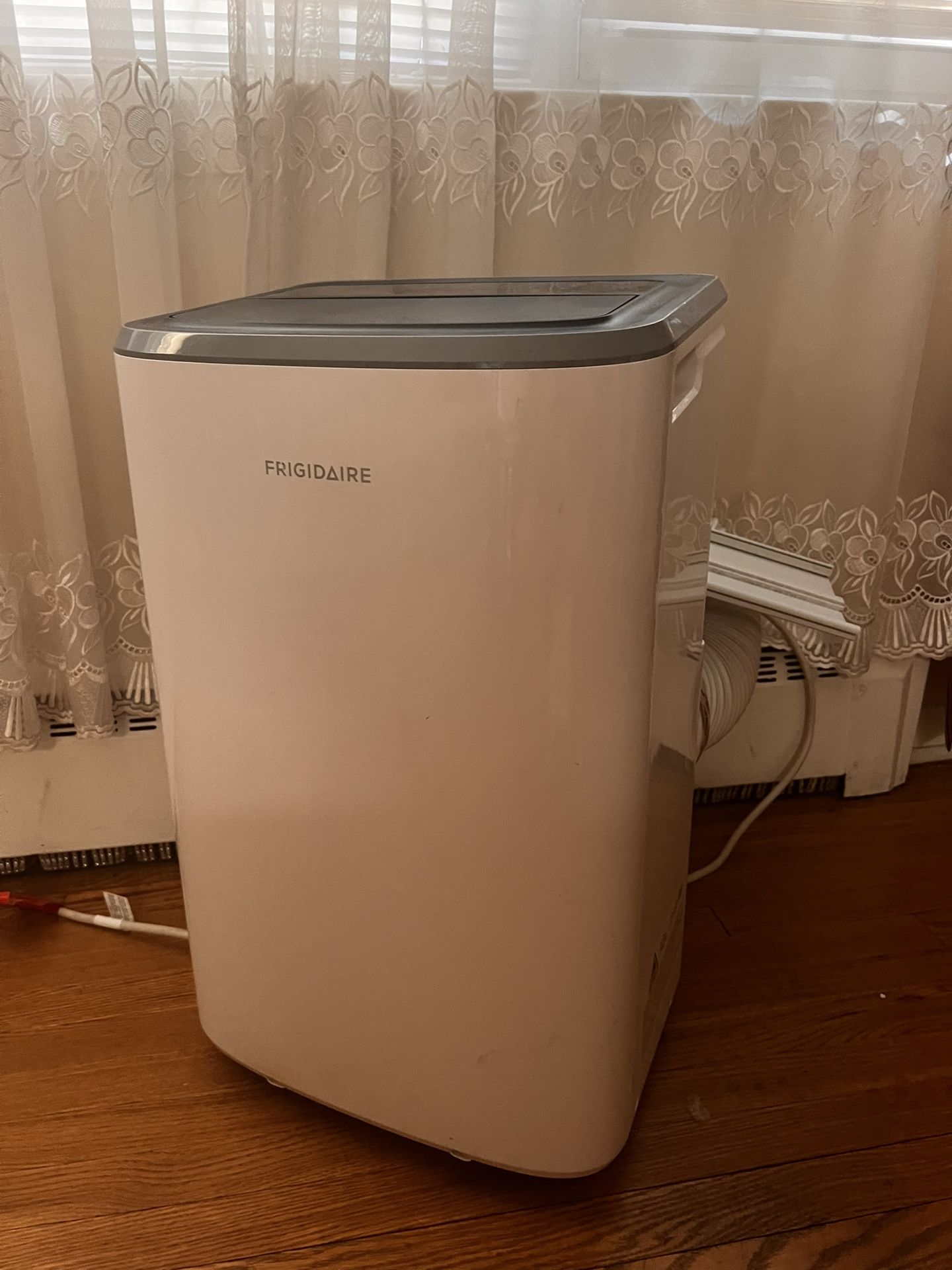 AC Frigidaire
