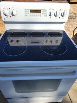 Ge white Electric range stove in good condition for sale