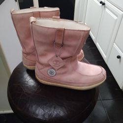 Women's 7.5 Timberland Boots Thin Fleece Interior Very Comfortable For Snow Or Daily