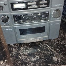 Magnovox radio
