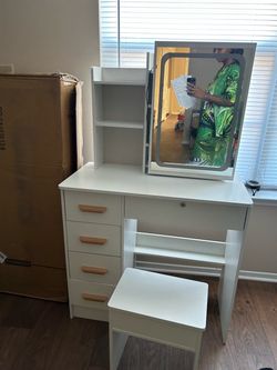5 drawer led vanity with chair
