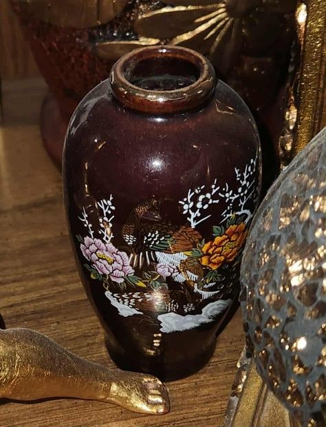VINTAGE FLORAL PEACOCK BIRD ORIENTAL JAPANESE JAPAN FLOWER VASE TABLE DECOR GOLD PAINT ACCENT