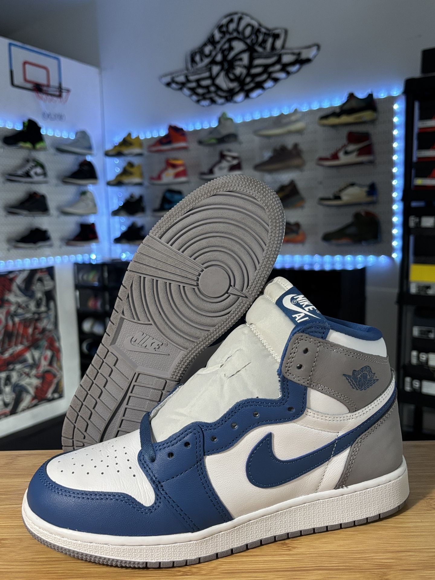 AIR JORDAN 1 RETRO “TRUE BLUE” SIZE 7Y