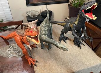 10 Jurassic world dinosaur figures