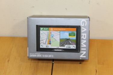 Garmin Drive 51 LMT-S Lifetime Maps and Traffic - Brand New!