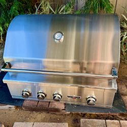 Delta Heat 32" Natural Gas Built-In BBQ Grill + Rotisserie