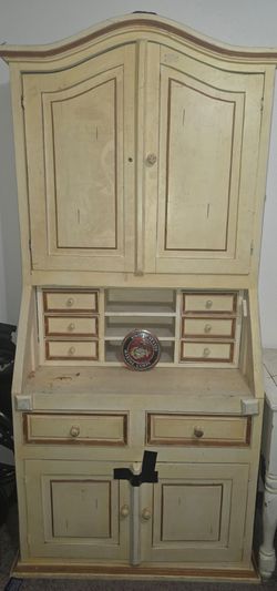 Antique 18th century Chinoiserie  style hutch