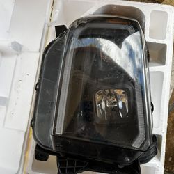 Headlights Toyota Tundra 