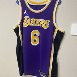 LeBron James Lakers NBA  Jersey Large Purple 