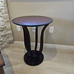 Round Accent Table – Elegant Pedestal Design
