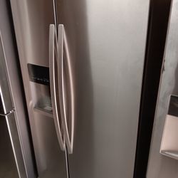 Stainless Steel Refrigerator Kenmore Like New 