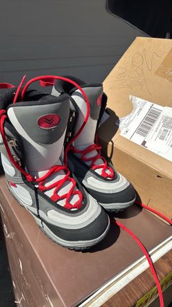 Snowboard boots size 5