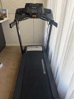 Schwinn 830 Folding Treadmill | Excellent Condition | Foldable