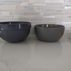 2 Serving Bowls 
