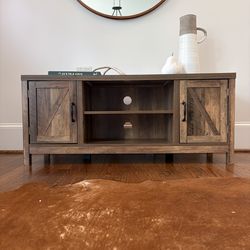Modern Farmhouse TV/entertainment stand.