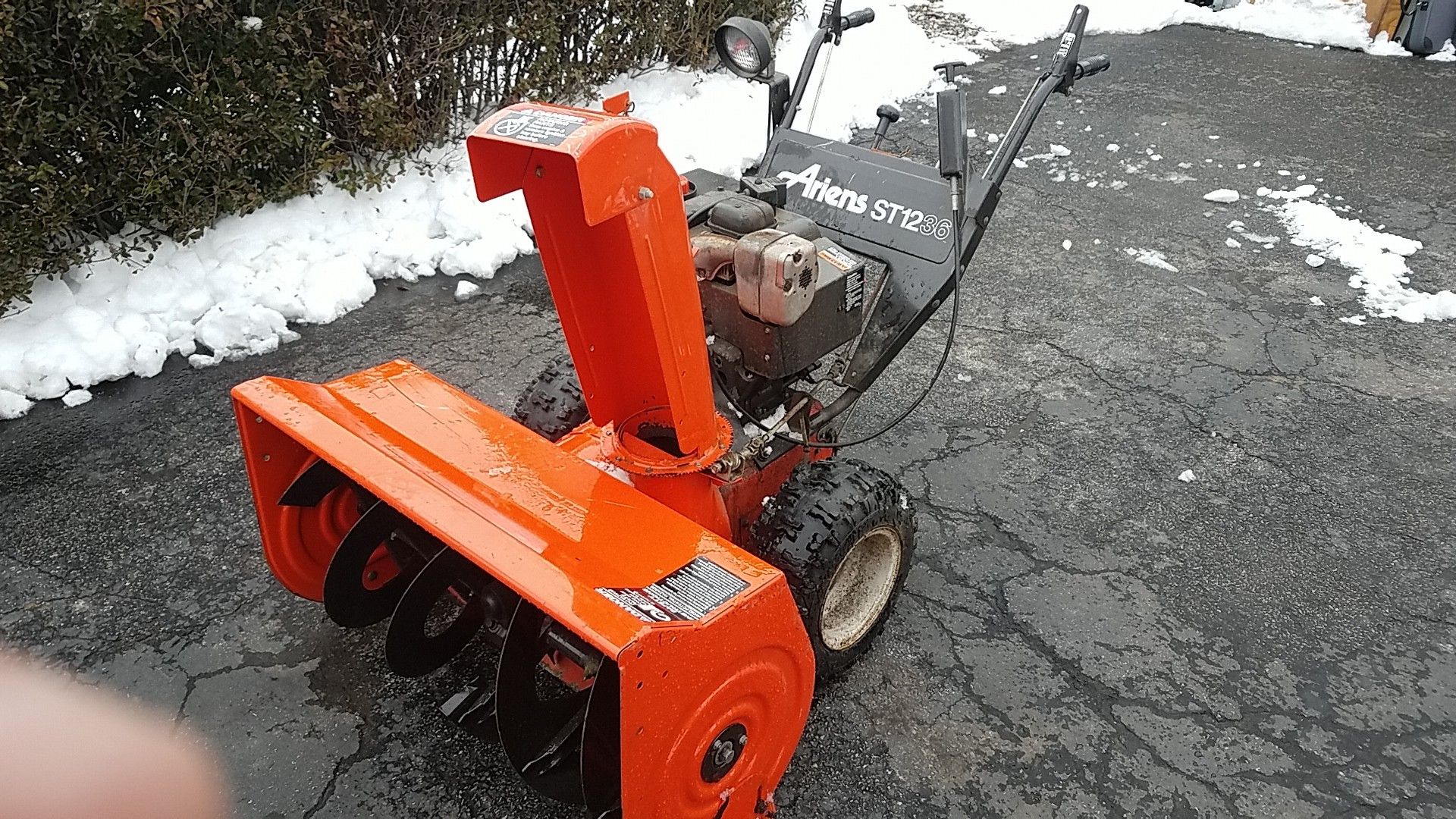 Ariens ST1236 snow blower 12hp engine 36 inche
