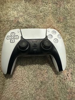 Selling a white PS5 controller, like new.