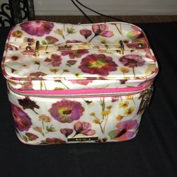 Cosmetic bag.