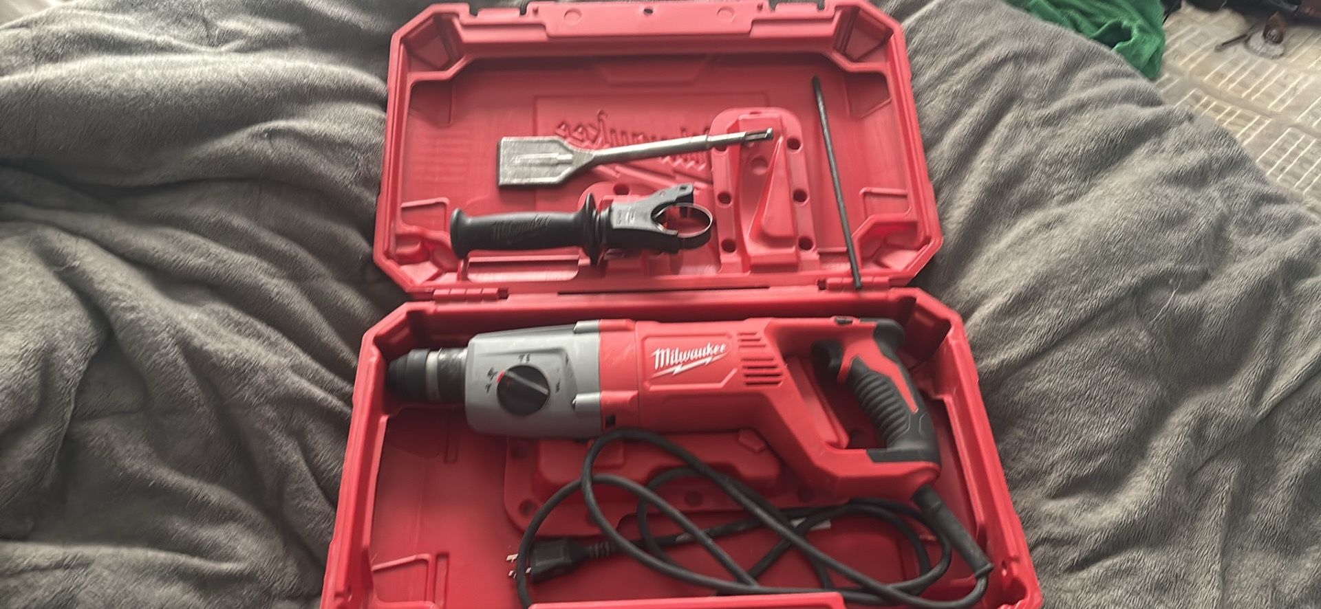 1” SDS Milwaukee Roto Hammer With Tile Chisel
