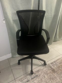 Black computer chair