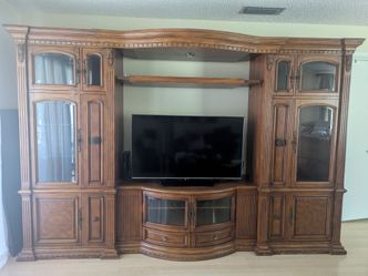Entertainment center