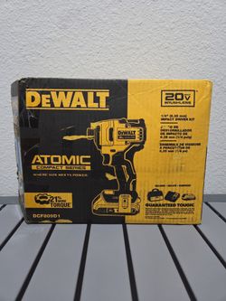 Dewalt Atomic 20 MAX Brushless Compact 1/4" Impact Driver Kit DCF809D1. Included battery & charger.