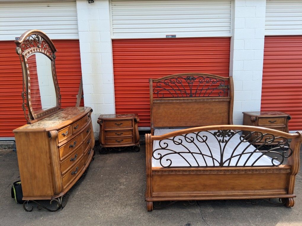 Qun Sz Bd St With Base Good Condition 