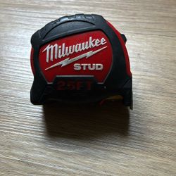 Milwaukee 25 Ft Tape Measure 