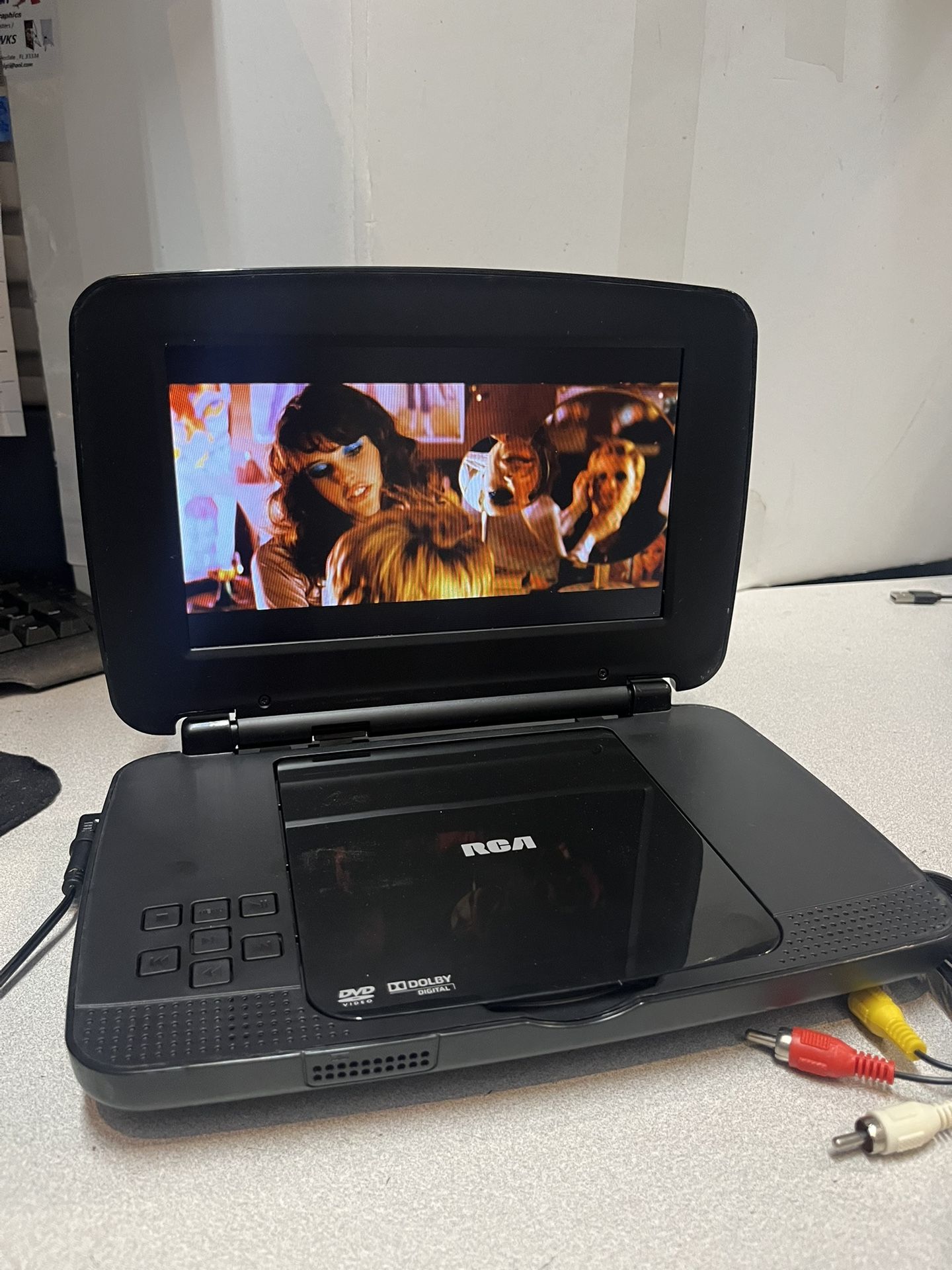RCA 9 inch portable DVD player DRC99391  