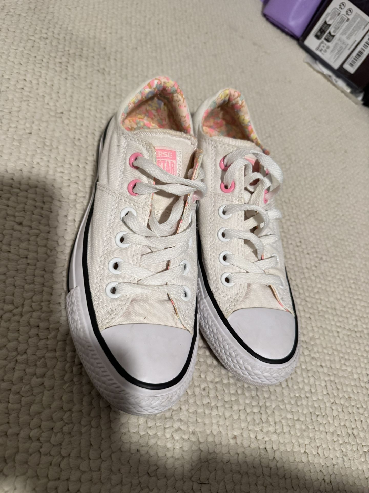 Womens Size 7 Off White Size 7 Converse Chuck Taylor All Star Madison Sneaker