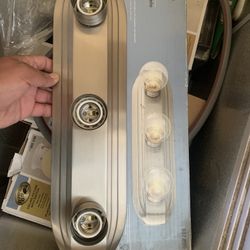 Hampton Bay Bath bar light 