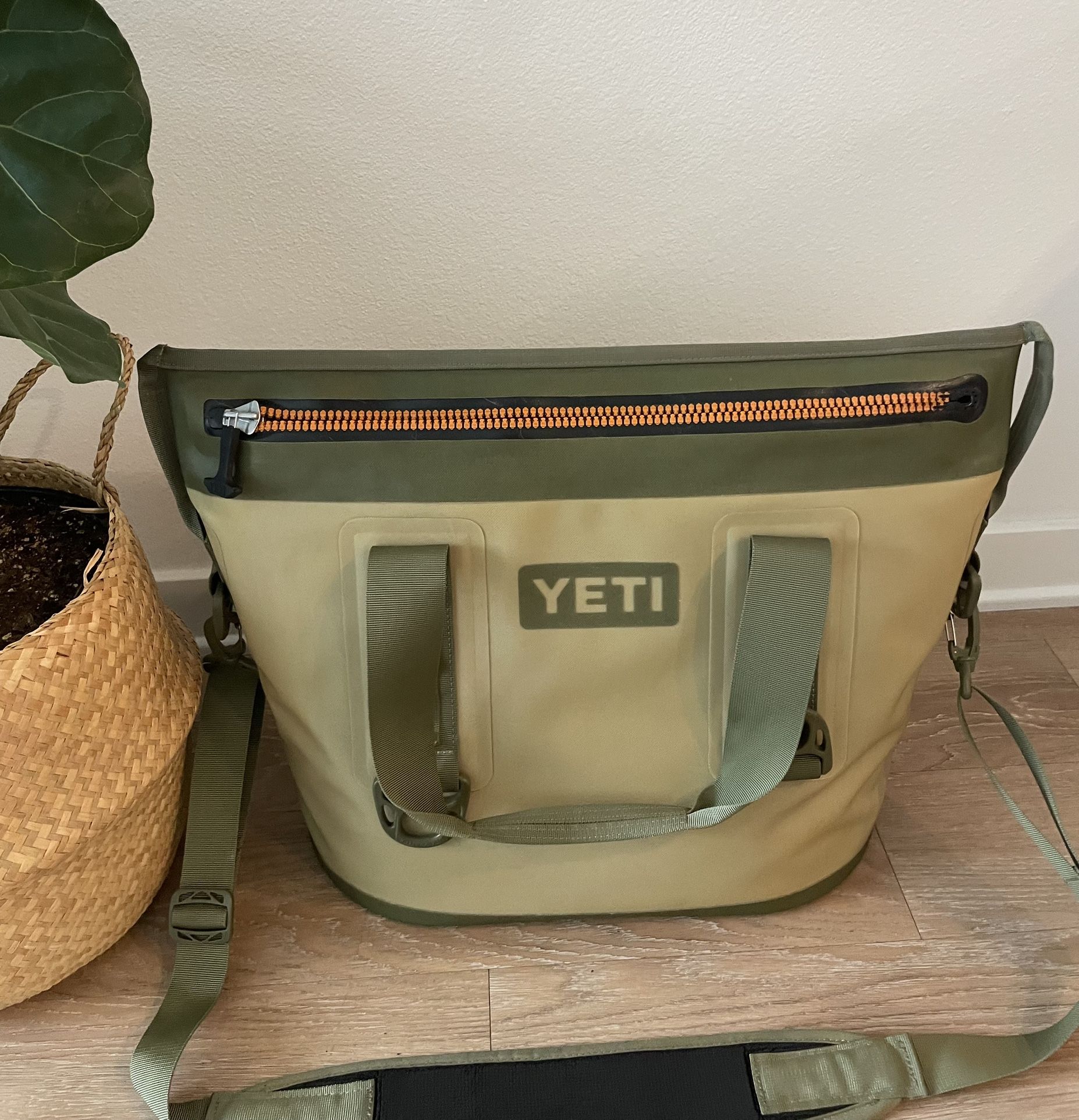 Yeti Cooler - Hopper 20 Soft Cooler - Green Tan Orange