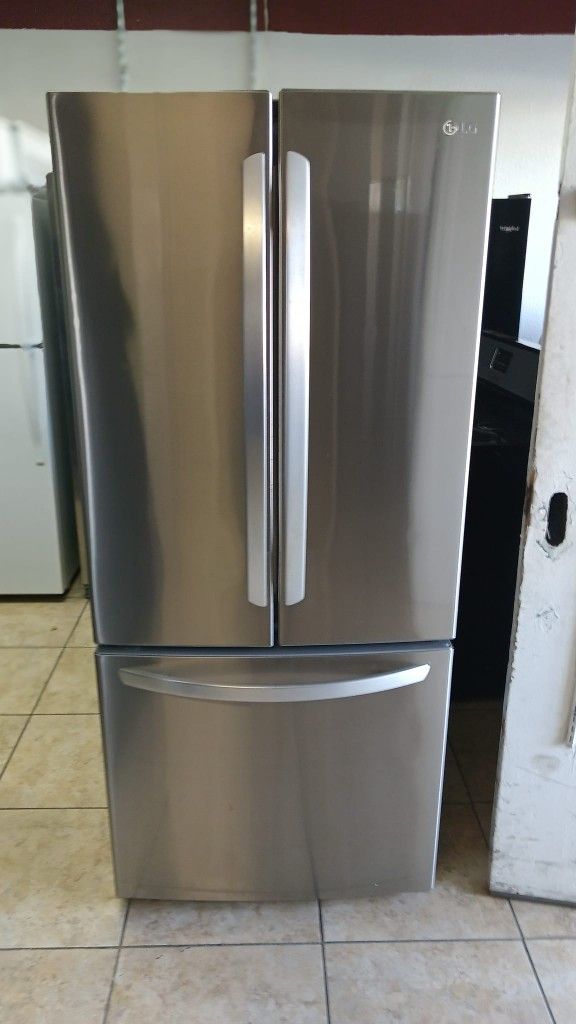 L.G. REFRIGERATOR WORKS GREAT
