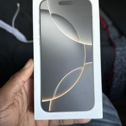 2 iPhone 16 Pro Max 256 Unlocked 