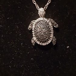 925 SILVER PENDANT AND CHAIN WITH MOISANITES