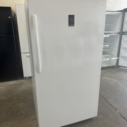 OPEN BOX UPRIGHT FREEZER CAN DELIVER  WORKS GREAT HAS FREIGHT DAMAGE RETAIL PRICE AROUND $799