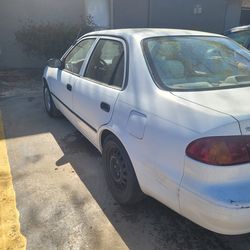 2000 Toyota Corolla