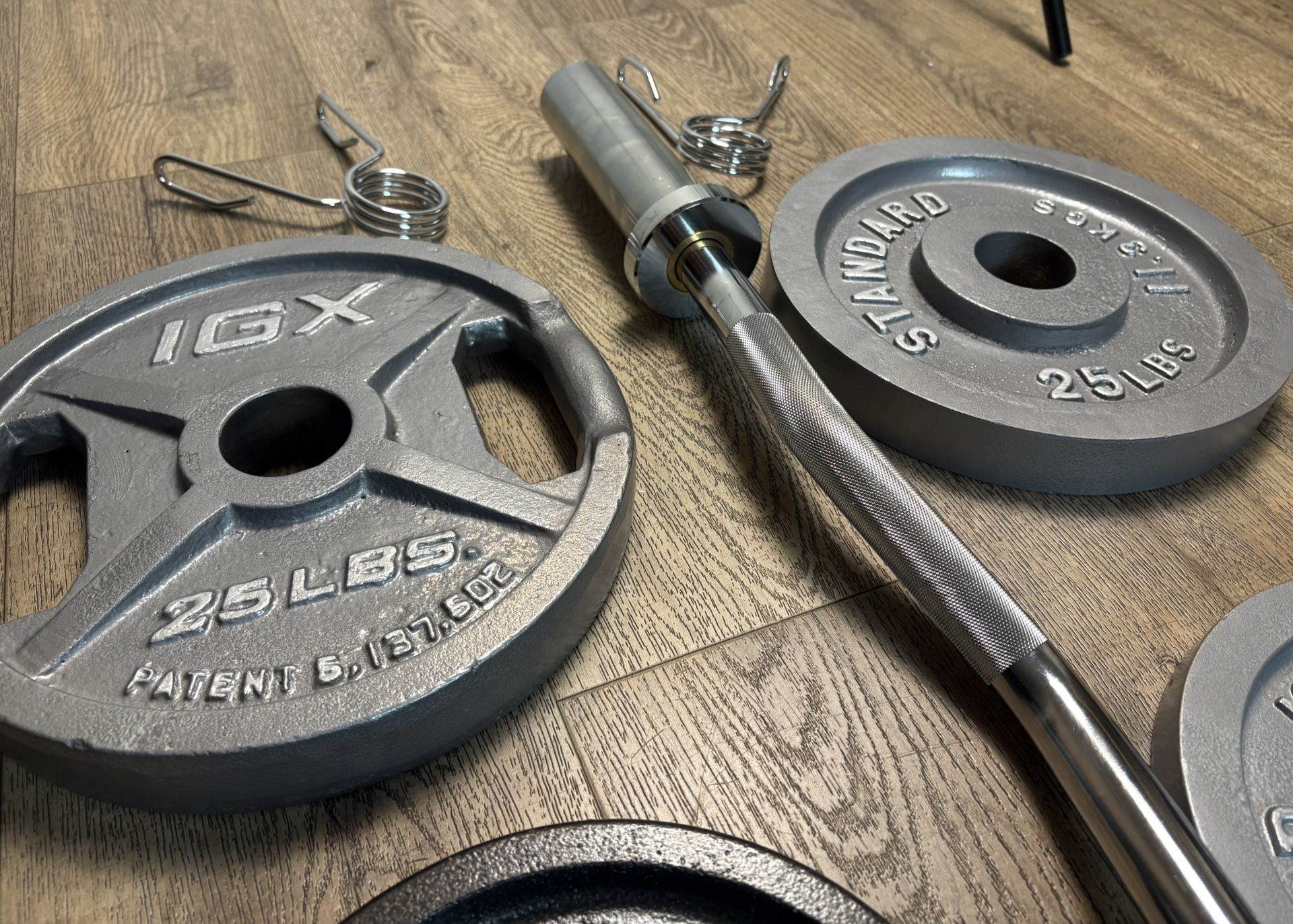 NEW Olympic Curl Bar With Pairs From 5s To 25s [total: 105 lbs)