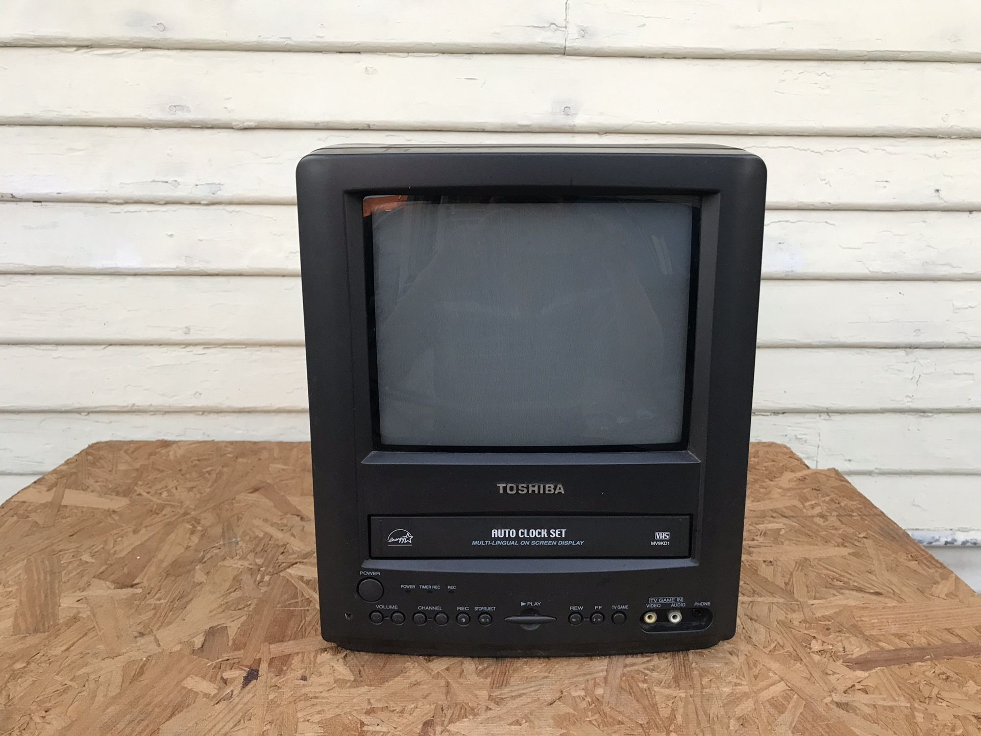 Toshiba crt tv vcr combo 9" 