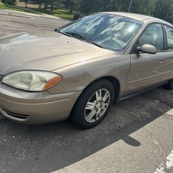 2004 Ford Taurus