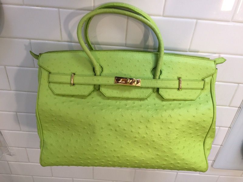 Nice leather lime green bag marked Via Borgospesso Italy. for Sale