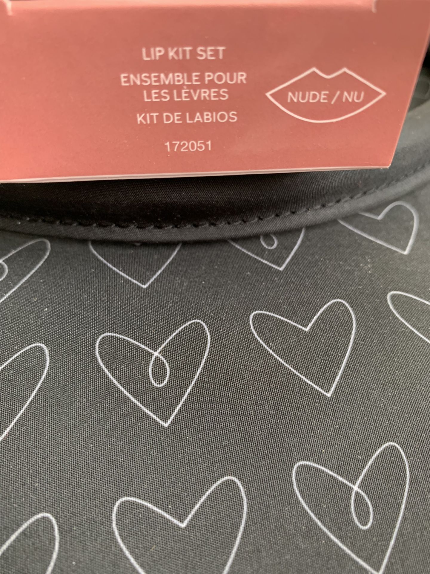 MK. Kit Foundation Primer Sunscreen SPF 15, Mascara Lash Love Gano rama and Lip Kit.