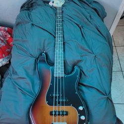 FENDER AMERICAN PERFORMER PRECISION BASS.
