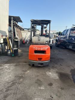 2000 Toyota forklift 3000 pound side shift