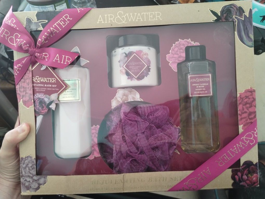Bath Set Sweet Vanilla & Rose Lotion