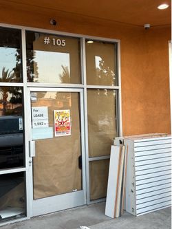 Slat board stands curb alert