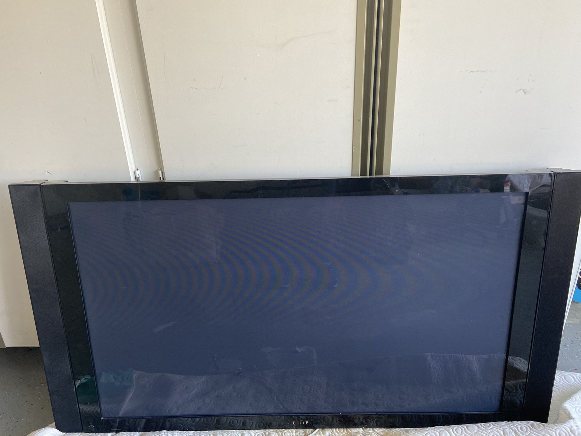 Pioneer elite tv with speakers integrated 50”