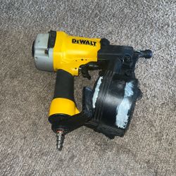 Dewalt 15* Coil Siding and Fencing Nailer Used Normal Wear 