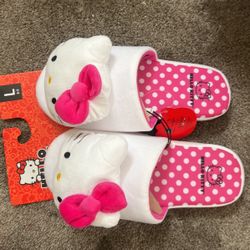 HELLO KITTY SLIPPERS